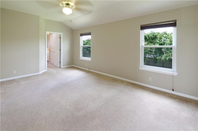 Building Photo - 807 Camino Real Dr