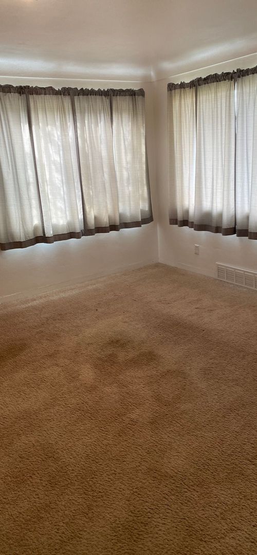 Building Photo - Cozy Home