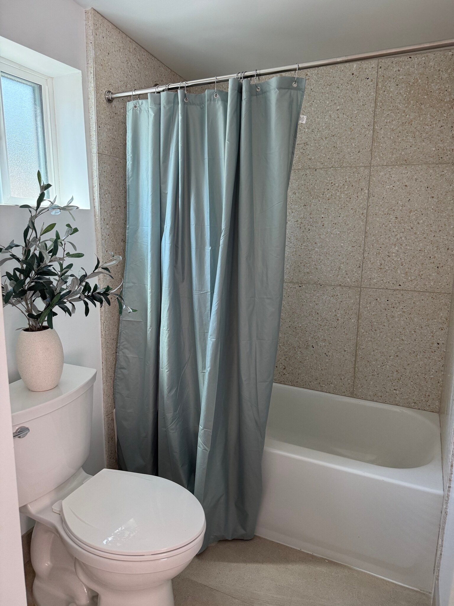 Building Photo - 3059 Sycamore Ave