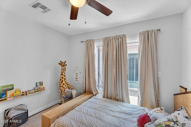 Building Photo - 1510 E Commerce Ave