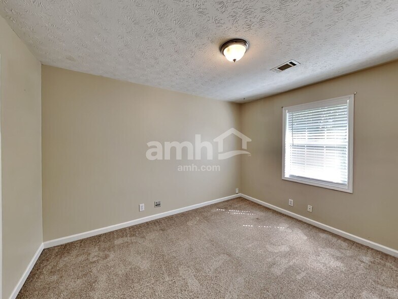 Building Photo - 424 Spring Falls Dr