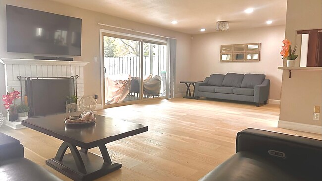 Building Photo - 5351 Springdale Ave