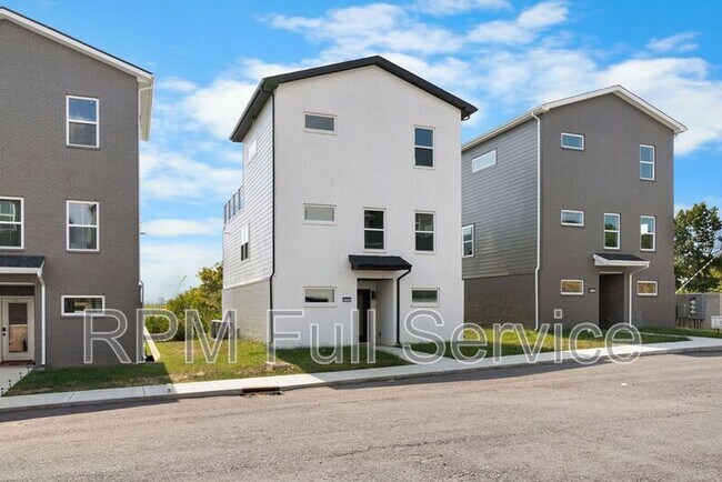 Building Photo - 1241 N Avondale Cir