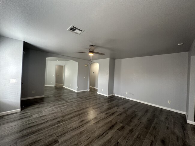 Building Photo - 10911 Vallerosa St
