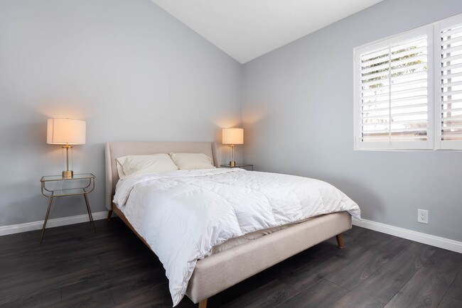 Building Photo - 12119 Rochester Ave