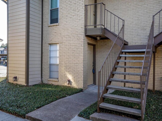 Building Photo - 10650 Steppington Dr