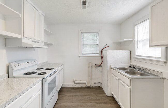 Building Photo - Spacious & Fully Renovated Prime North Charleston Location – Pre-Leasing Now!