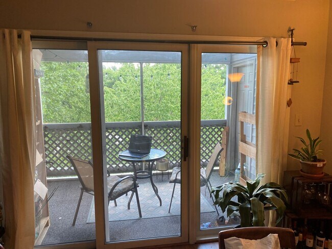 Building Photo - 2 Bedroom, 2 Bath by Mall Available Now!  $1,500 monthly