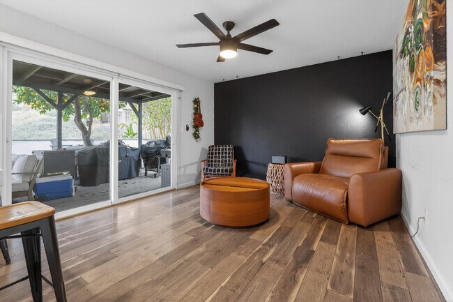 Building Photo - 976 Di Marino St