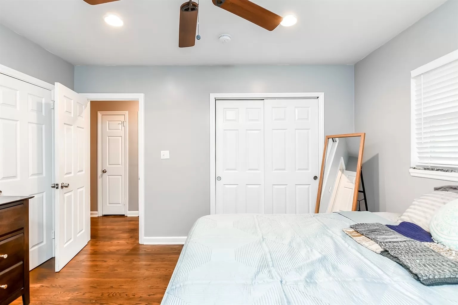 Building Photo - 2480 Cascade Rd SW