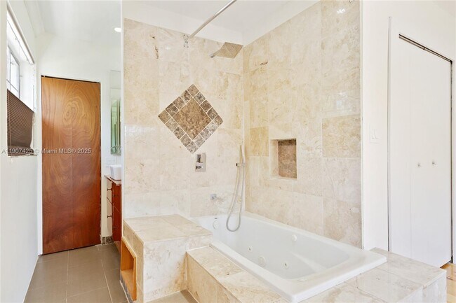 Building Photo - 501 NW 45th St