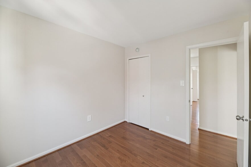 Building Photo - 9934 Longford Ct