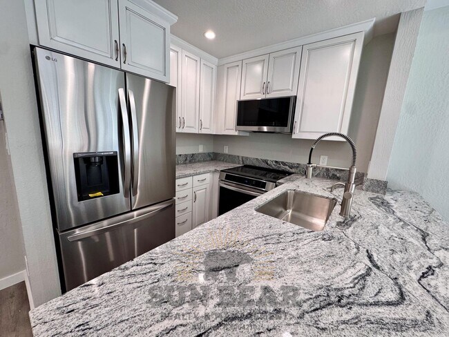 Building Photo - Beautiful 1 Bedroom!  Great Location!