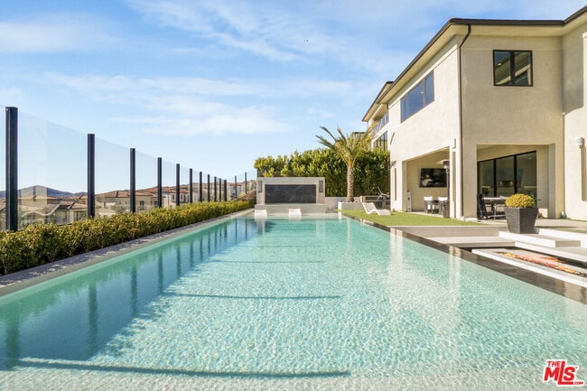 Building Photo - 20306 Willoughby Ln