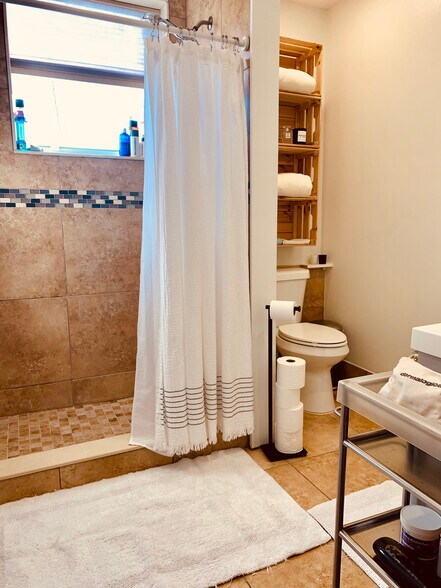 bathroom - 411 SW 19th St