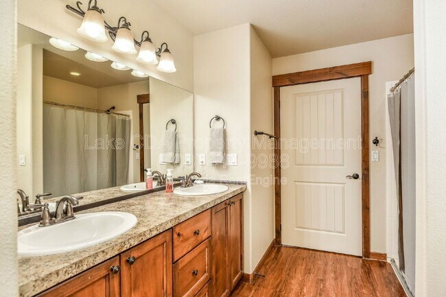 Building Photo - 10231 N Zenith St