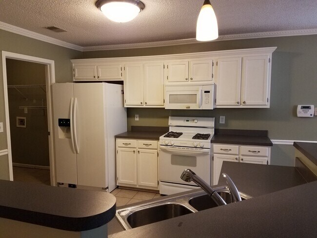 Building Photo - Great One Story With Bonus Room Over Garage