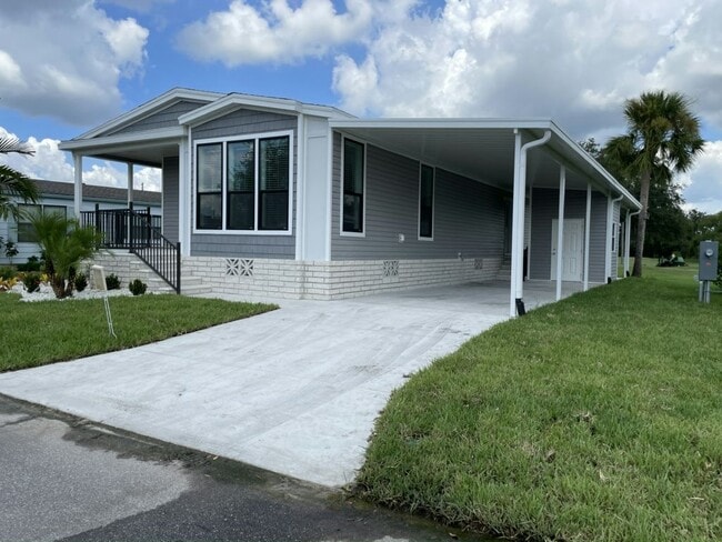 Building Photo - 107 Country Club Dr