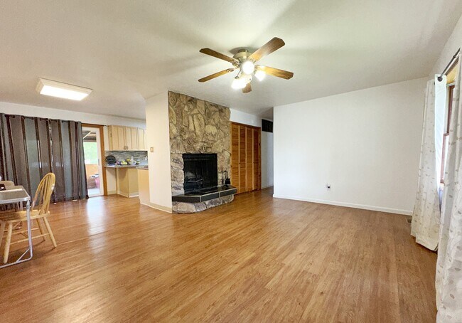Building Photo - 820 Dogwood St