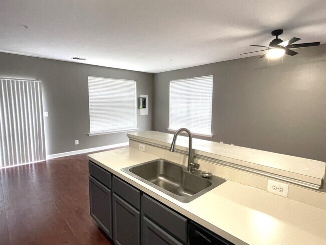 Building Photo - 262 Garrison Way