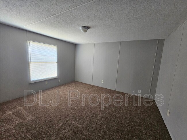 Building Photo - 1376 Providence Rd