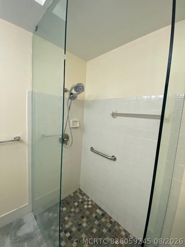 Building Photo - 3090 S Oakland Forest Dr