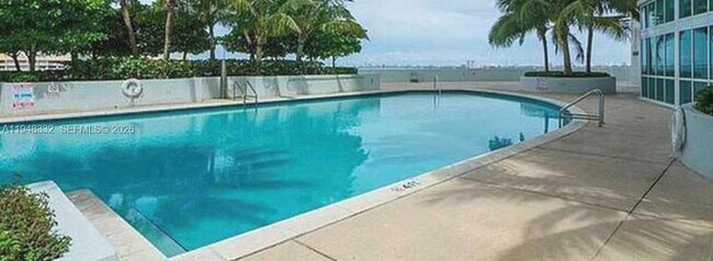 Building Photo - 1900 N Bayshore Dr