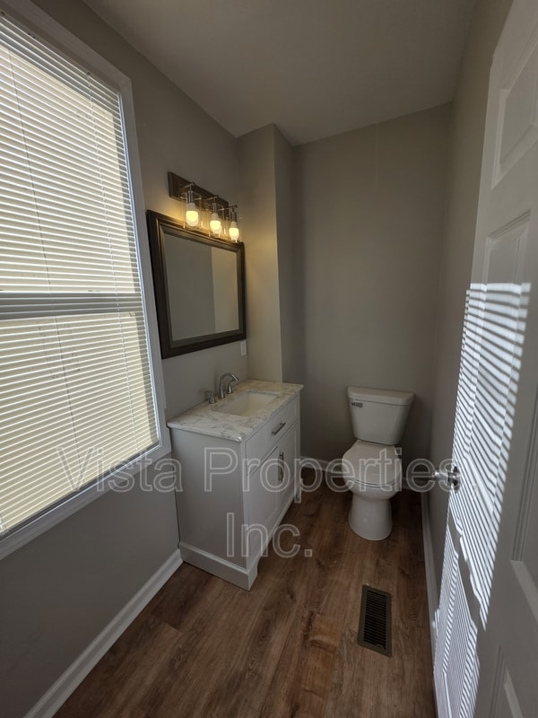 Building Photo - 313 Thomas St