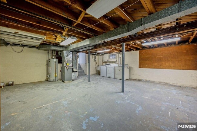 Building Photo - 327 Webster Dr