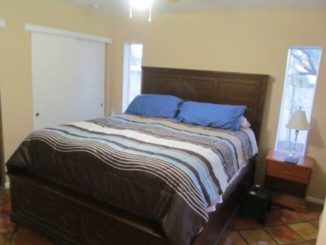 Building Photo - OPEN HOUSE - INQUIRE.    LUXURY 2 BEDROOM ...