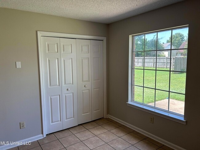 Building Photo - 7059 Hampton Dr