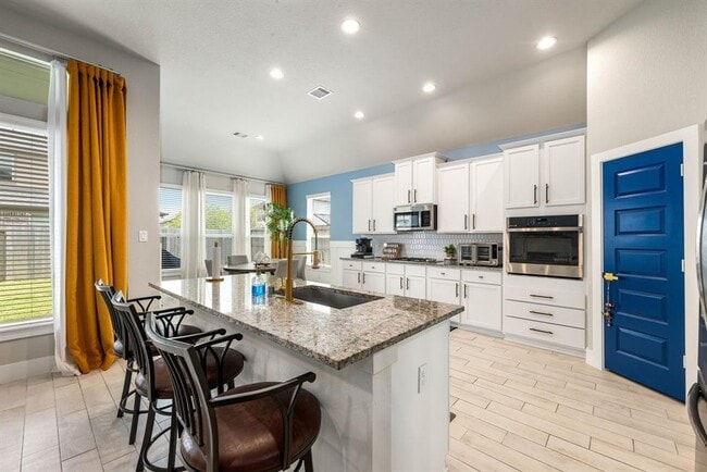 Building Photo - 3323 Majestic Pne Ln