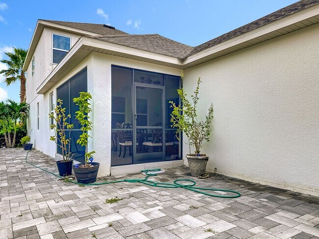 Building Photo - FURNISHED 4 Bedroom House + Office + Home ...