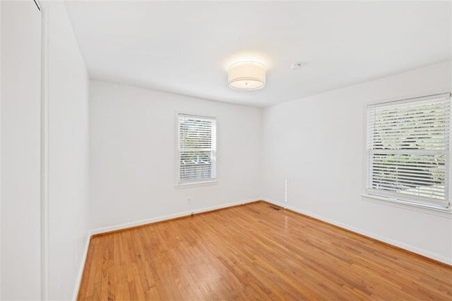 Building Photo - 1416 Woodland Hills Dr NE