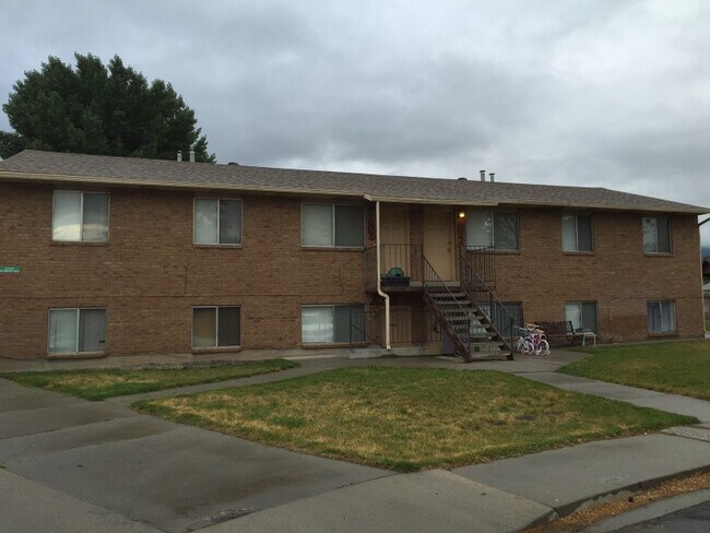 Building Photo - 1042 Ellen Cir
