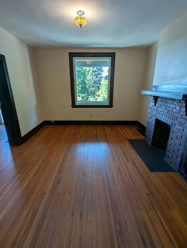 Building Photo - 3 Bedroom 1 Bathroom Single Family Home (G...