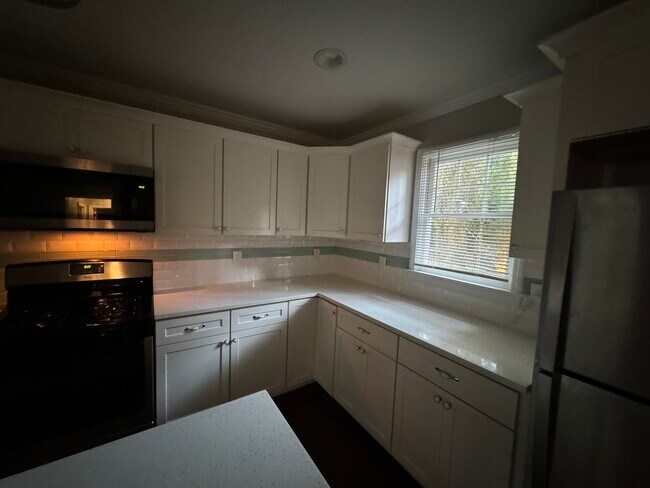 Building Photo - 3494 Maryvale Dr