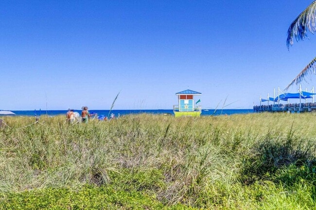 Building Photo - 100 SE 6th Ave