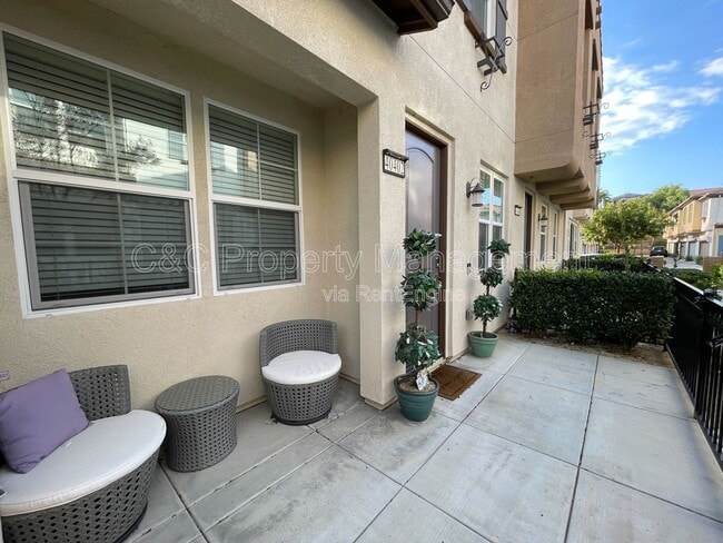 Building Photo - 40402 Calle Real