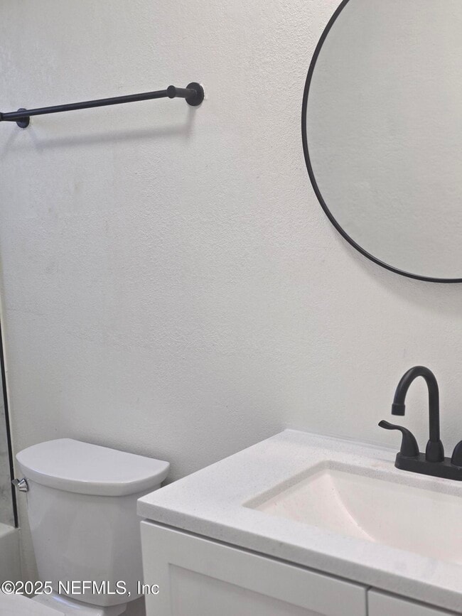 Building Photo - 5708 Vernon Rd