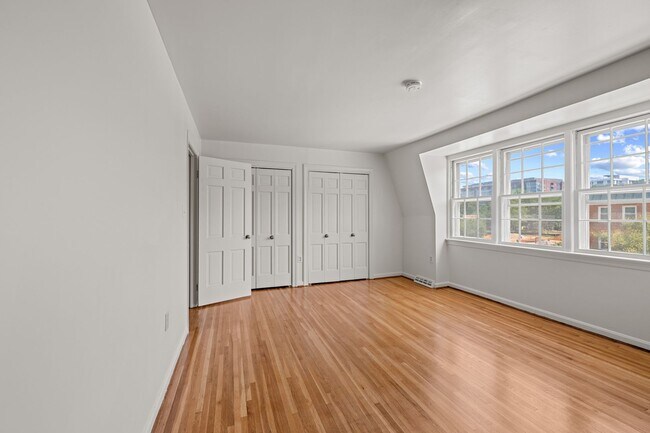 Building Photo - 605 H St SW