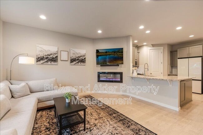 Building Photo - 16349 SE Sunshower Pl