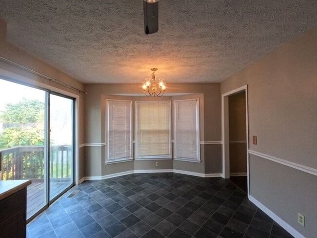 Building Photo - 705 Heritage Square Dr