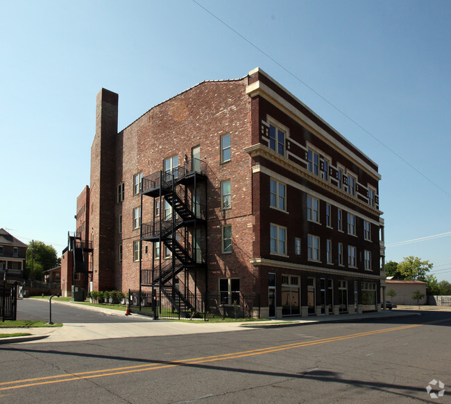 Building Photo - Home Harbor Hot Springs