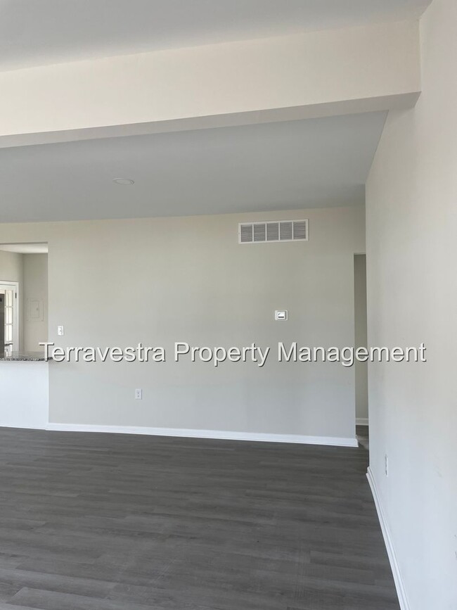 Building Photo - Newly Renovated 3 Bed in Carney's Point. E...