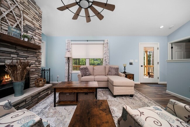 Building Photo - Tranquil Waters - Furnished Monthly Rental