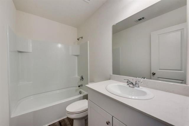 Building Photo - 1904 Washington St