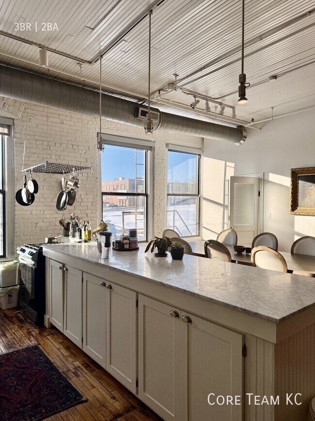 Building Photo - 1800 Central St