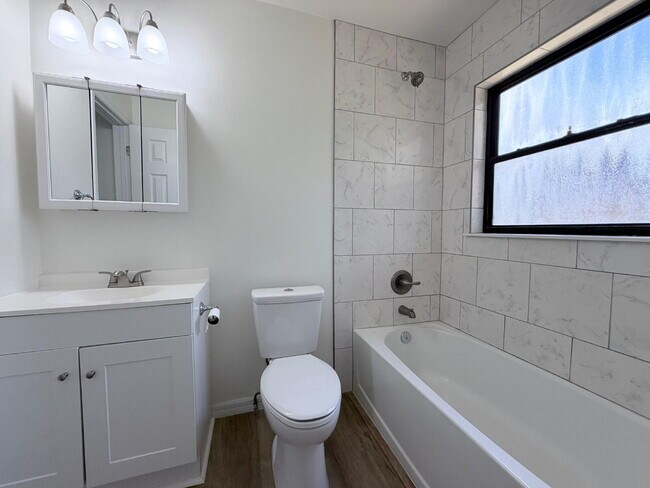 Building Photo - Available Now | Move-In Ready Rental in SE Ocala/Silversprings Shores