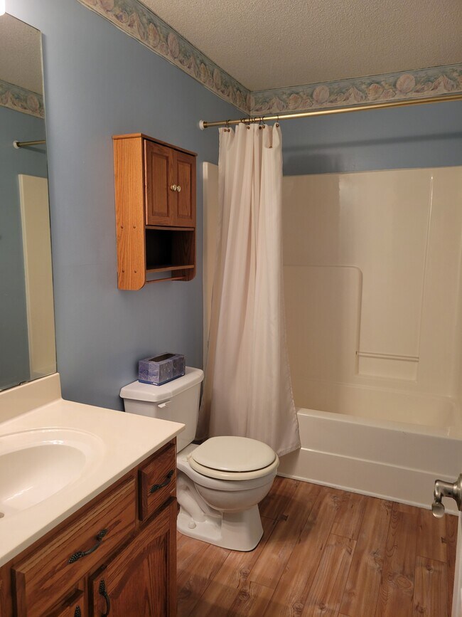 Building Photo - 71 Crest Cir